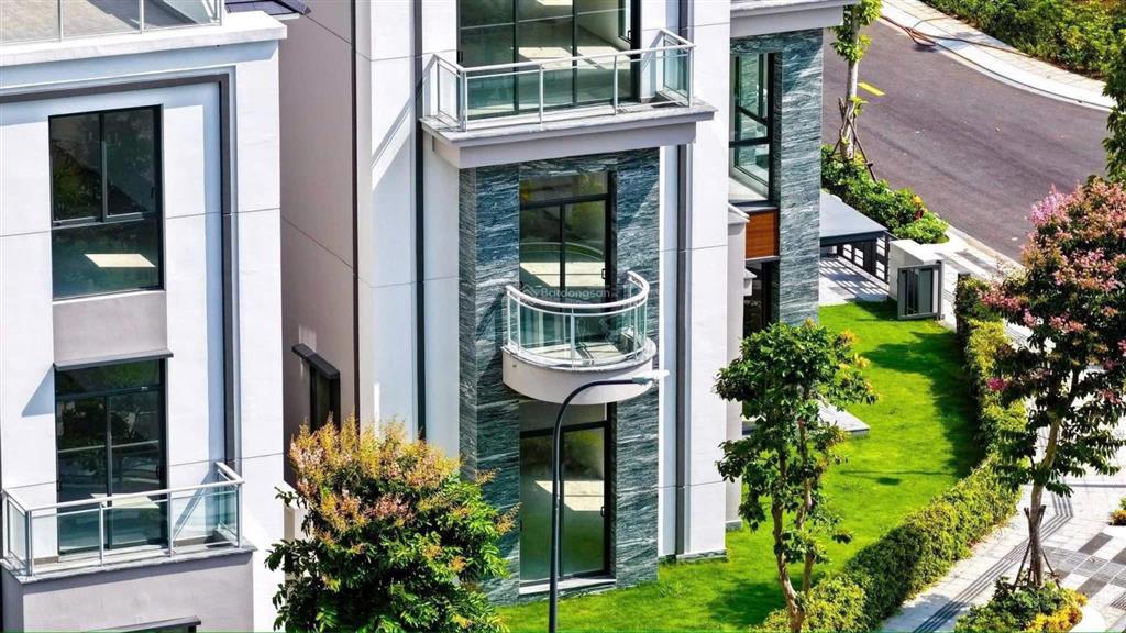 Dinh thự quận 2, view sông và công viên 4000m2. dt đất 520m2. nhà sẵn. giá 100 tỷ