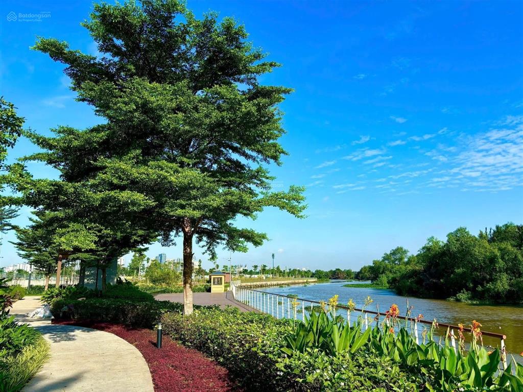 Dinh thự quận 2, view sông và công viên 4000m2. dt đất 520m2. nhà sẵn. giá 100 tỷ