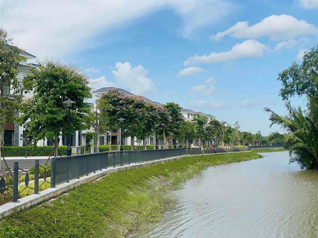 Dinh thự quận 2, view sông và công viên 4000m2. dt đất 520m2. nhà sẵn. giá 100 tỷ