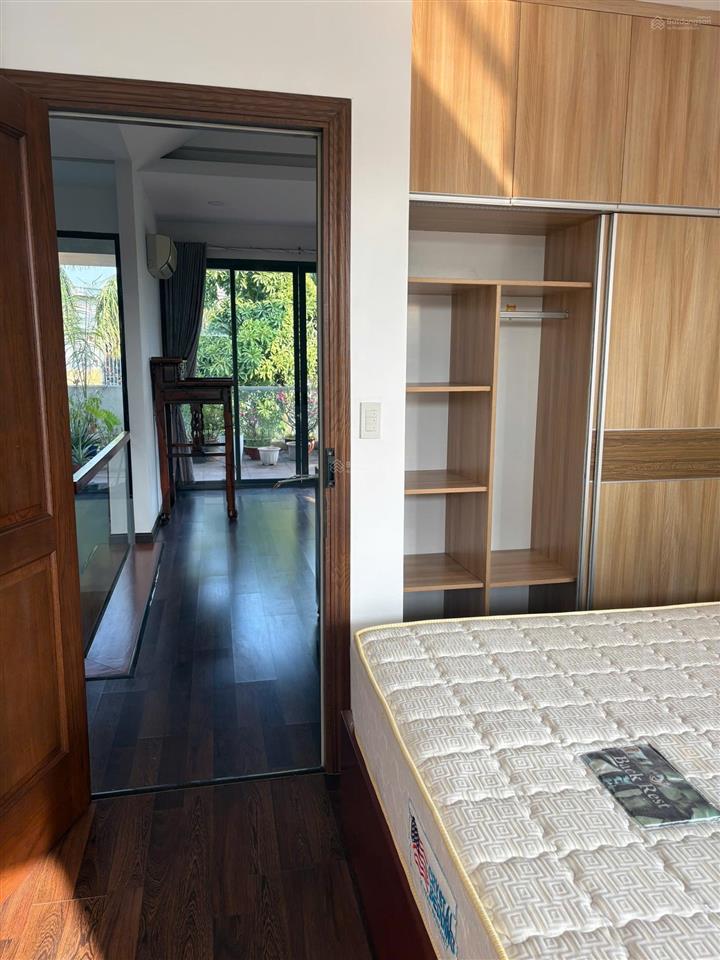 Biệt thự song lập the garland. dt 195m2 . nhà hoàn thiện. sổ hồng riêng. giá 22 tỷ