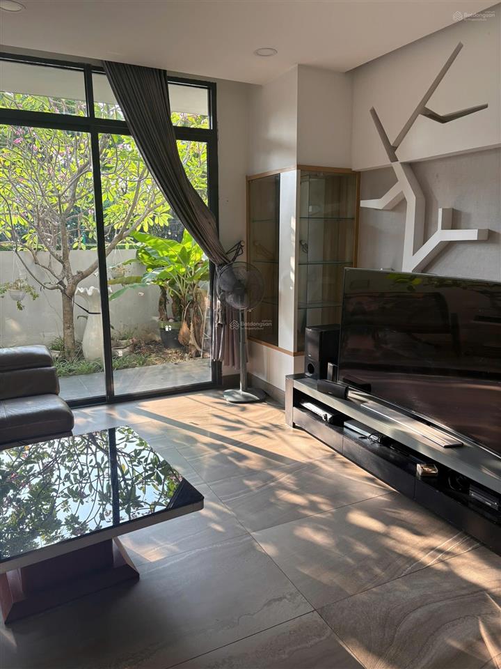 Biệt thự song lập the garland. dt 195m2 . nhà hoàn thiện. sổ hồng riêng. giá 22 tỷ