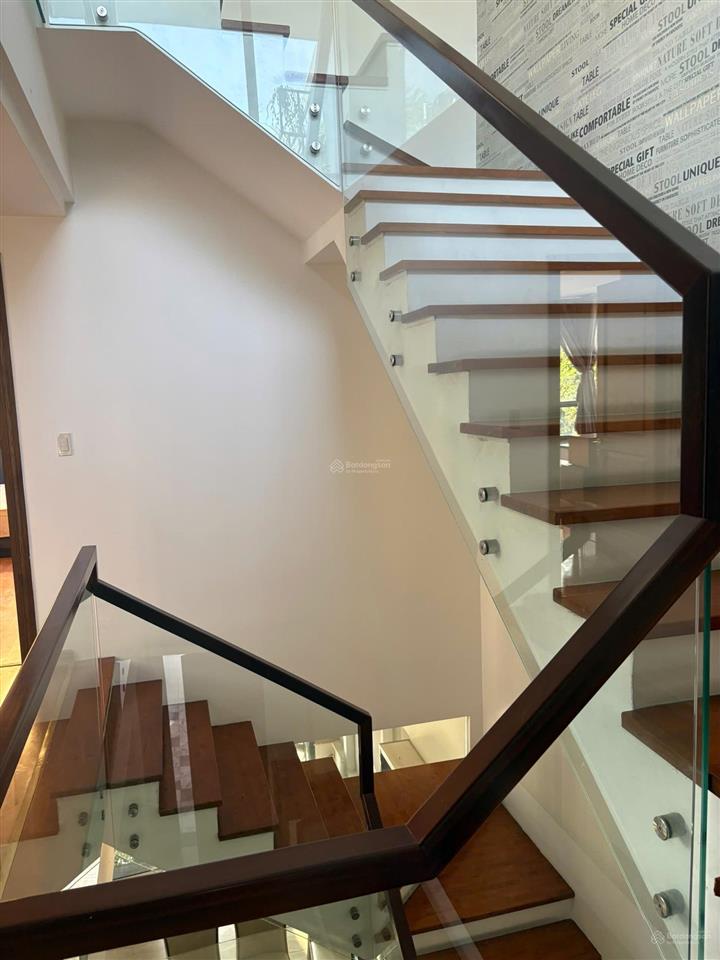 Biệt thự song lập the garland. dt 195m2 . nhà hoàn thiện. sổ hồng riêng. giá 22 tỷ