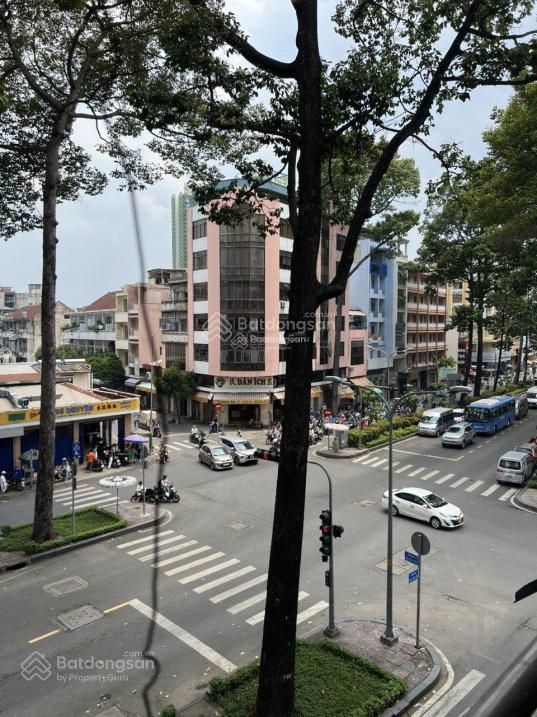 Bán toà nhà góc 2 tiền châu văn liêm q5. dt đất 305m2. dt sàn 1800m2. xây 7 tầng. giá 350 tỷ