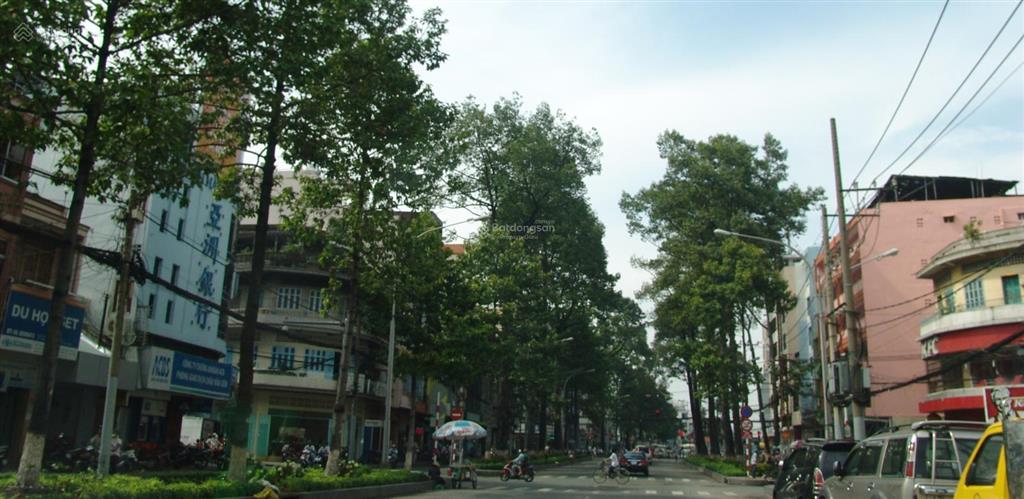 Bán toà nhà góc 2 tiền châu văn liêm q5. dt đất 305m2. dt sàn 1800m2. xây 7 tầng. giá 350 tỷ