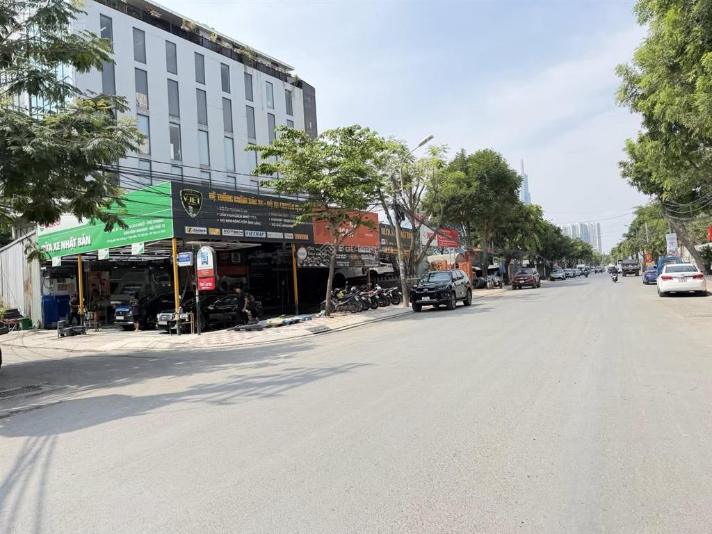 Đất 2 mặt tiền giang văn minh  thảo điền. q2. dt 1700m². đất vuông vức. sổ sẵn. giá 180tr/m2.