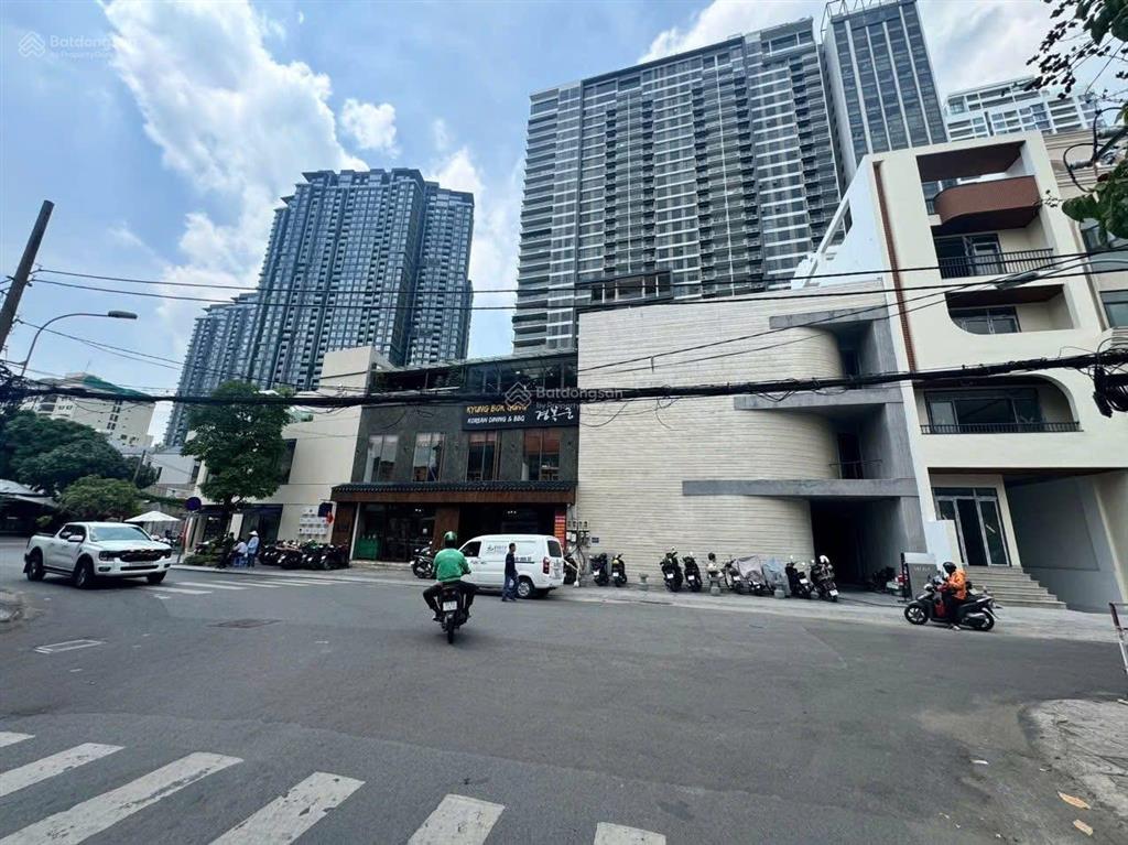 Đất 2 mặt tiền giang văn minh  thảo điền. q2. dt 1700m². đất vuông vức. sổ sẵn. giá 180tr/m2.