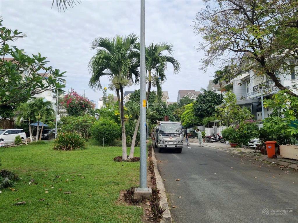 Villa sân vườn thảo điền. dt 2700m². sổ hồng sẵn. cách sông nguyễn văn hưởng 100m. giá chỉ 430 tỷ