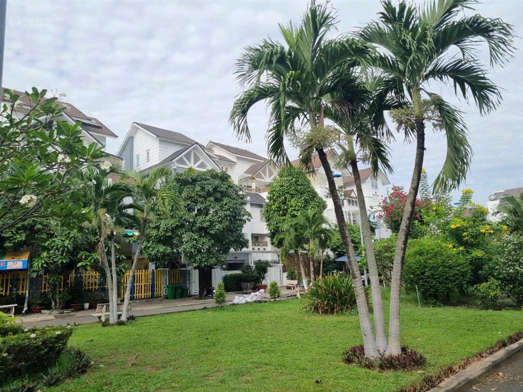 Villa sân vườn thảo điền. dt 2700m². sổ hồng sẵn. cách sông nguyễn văn hưởng 100m. giá chỉ 430 tỷ