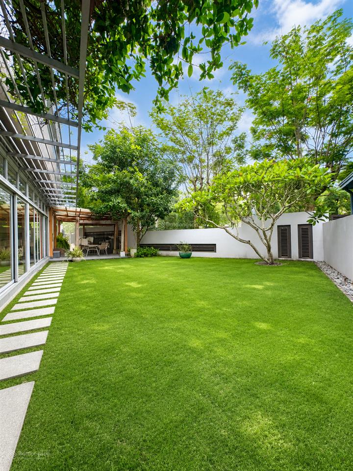 Riviera cove đơn lập góc 3 mặt tiền. dt 500m2. nhà hoàn thiện cơ bản. sổ hồng riêng. giá 52 tỷ