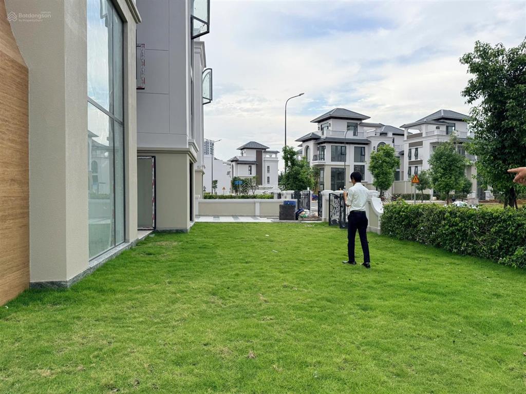 Thấp hơn thị trường 10 tỷ. villa song lập the classia dt 10x20. xây 1 trệt 2 lầu, sân thượng.