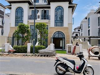 Thấp hơn thị trường 10 tỷ. villa song lập the classia dt 10x20. xây 1 trệt 2 lầu, sân thượng.