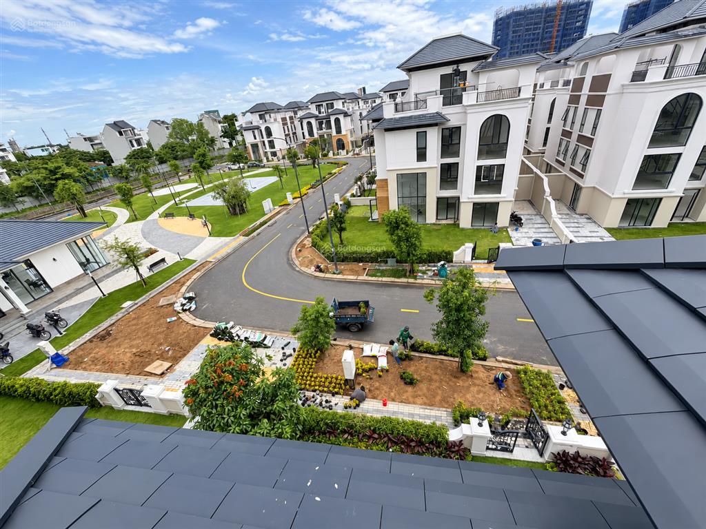 Thấp hơn thị trường 10 tỷ. villa song lập the classia dt 10x20. xây 1 trệt 2 lầu, sân thượng.