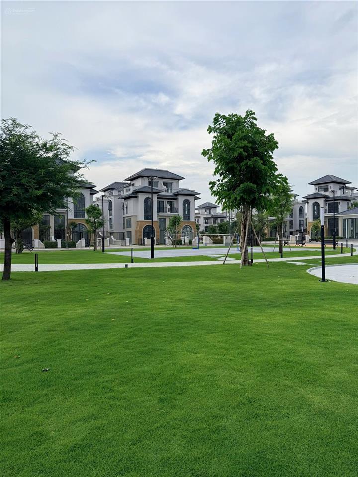 Thấp hơn thị trường 10 tỷ. villa song lập the classia dt 10x20. xây 1 trệt 2 lầu, sân thượng.
