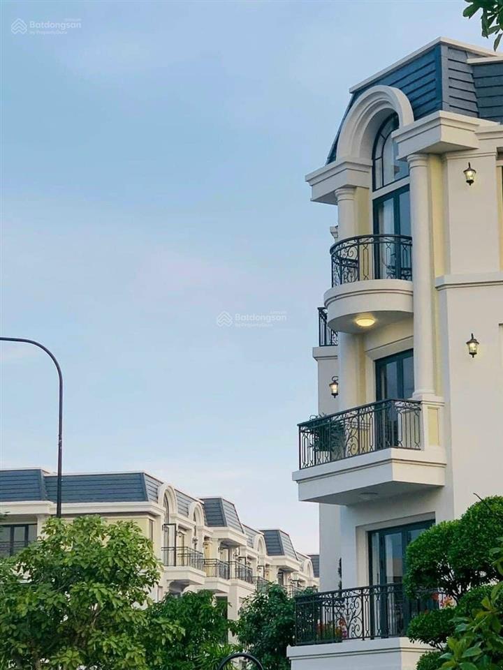 Ngộp. the classia căn 2 mặt tiền đường lớn. dt 100m2. nhà thô. sổ sẵn. giá 16,8 tỷ