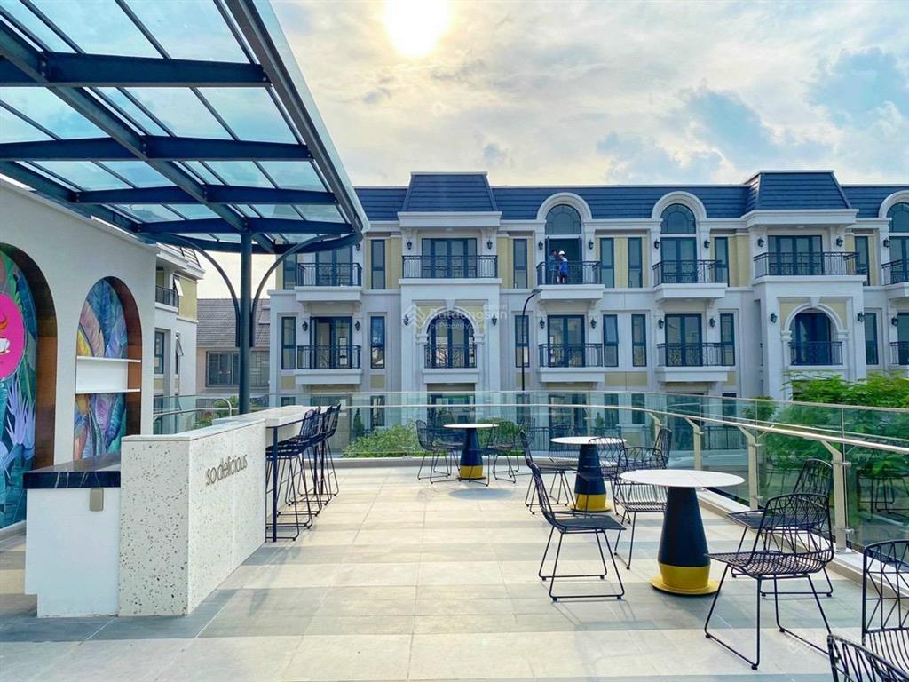 Ngộp. the classia căn 2 mặt tiền đường lớn. dt 100m2. nhà thô. sổ sẵn. giá 16,8 tỷ