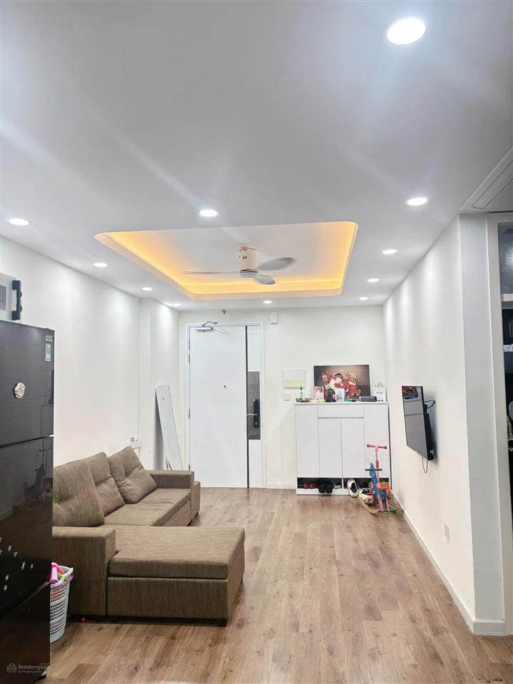 Chuyển nhượng căn 2 ngủ 57m2 full đồ đẹp chung cư long biên