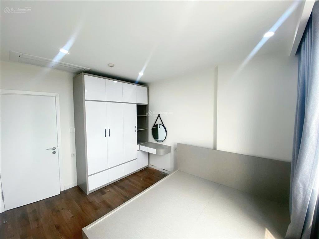 Chuyển nhượng căn 2 ngủ 57m2 full đồ đẹp chung cư long biên