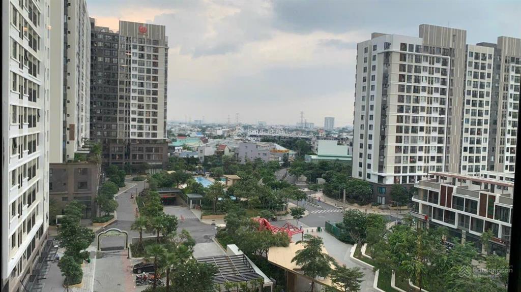 Bán căn 49m2, 1pn+, 1wc tháp p2 view công viên, hồ bơi giá 2,6tỷ vat 102%. giảm 50 triệu ra gấp
