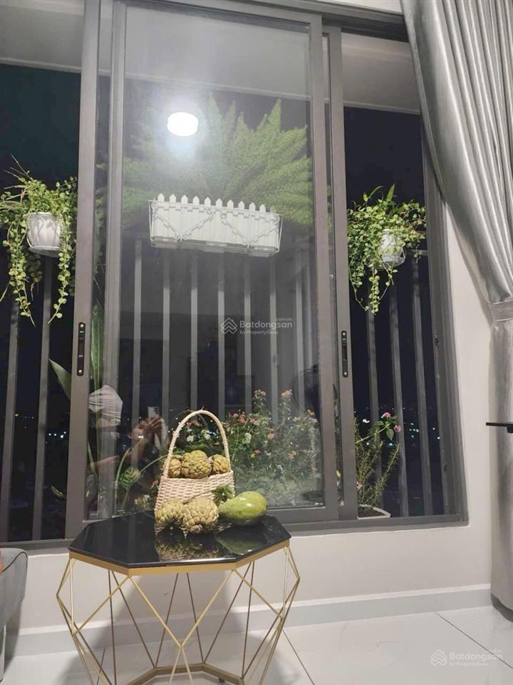 Cho thuê căn hộ 57m2 tháp c4 2pn, 1wc ở, full bếp rèm... 1/8 ở. view hồ bơi, công viên. giá 7,5tr