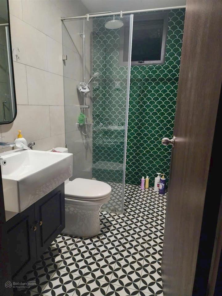 Cho thuê căn hộ 57m2 tháp c4 2pn, 1wc ở, full bếp rèm... 1/8 ở. view hồ bơi, công viên. giá 7,5tr