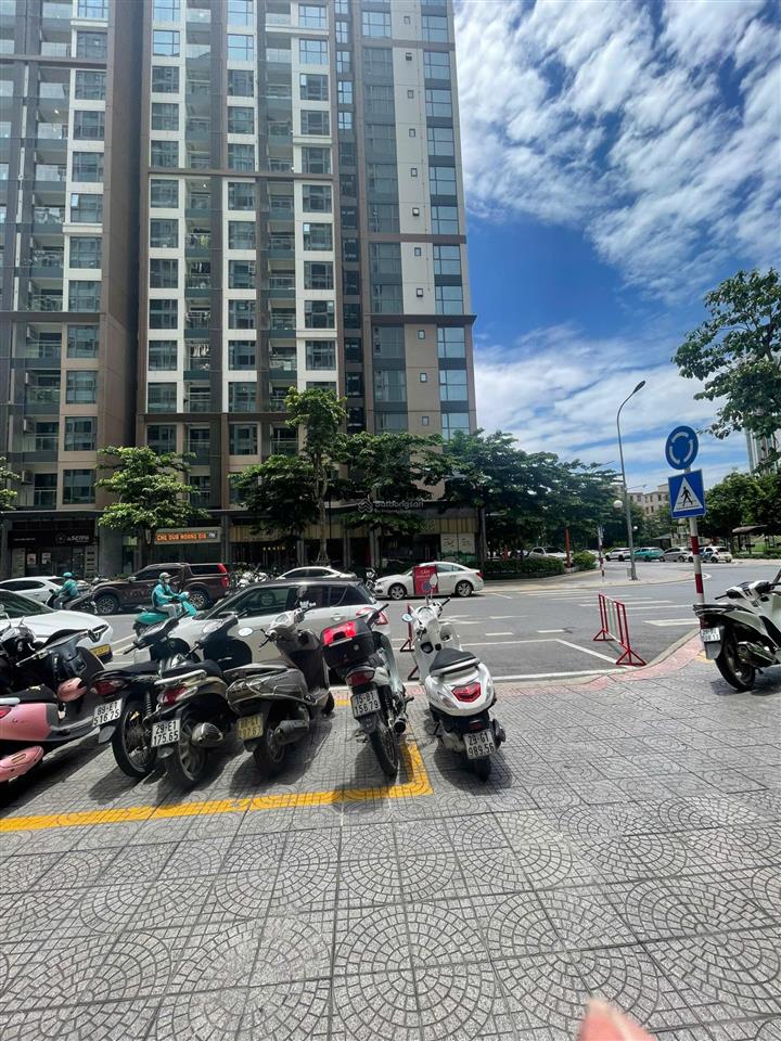 Chính chủ cho thuê shop chân đế vinhomes ocp1. dt 75m2, giá 38 tr/tháng,  0986 122 ***