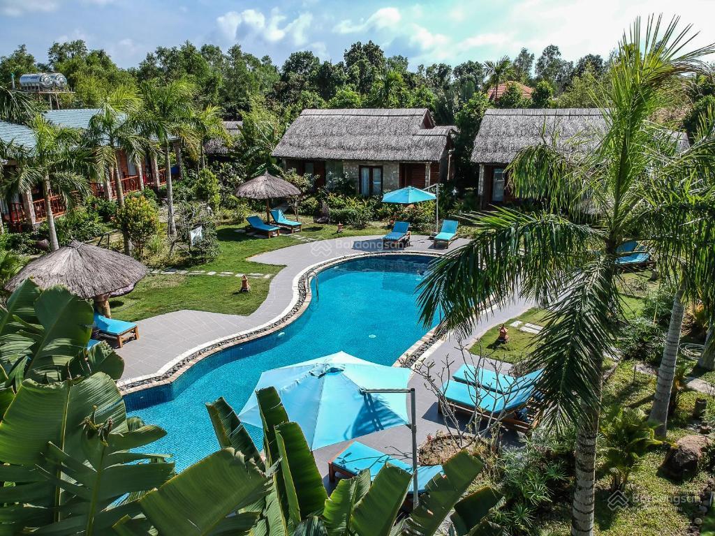 Biệt thự nghỉ dưỡng 5* ven đô 180m2, sổ đỏ lâu dài, 3,15 tỷ