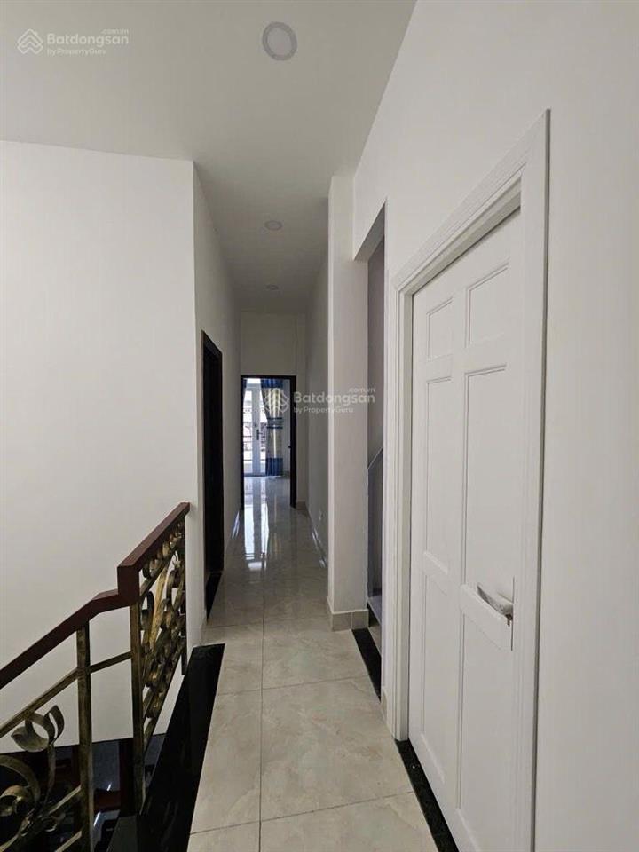 Cực hiếm bán nhà 3 tầng ngang 4m, nhậu 7m hương lộ 2, gần ngã tư 4 xã, hẻm xe hơi thông, chỉ 5,5t