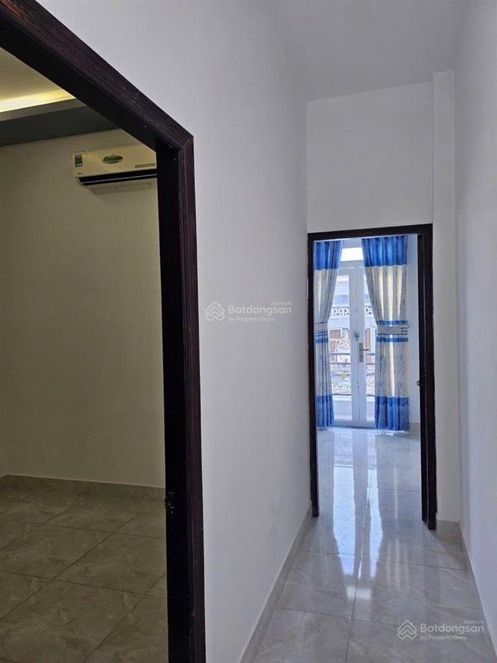 Cực hiếm bán nhà 3 tầng ngang 4m, nhậu 7m hương lộ 2, gần ngã tư 4 xã, hẻm xe hơi thông, chỉ 5,5t