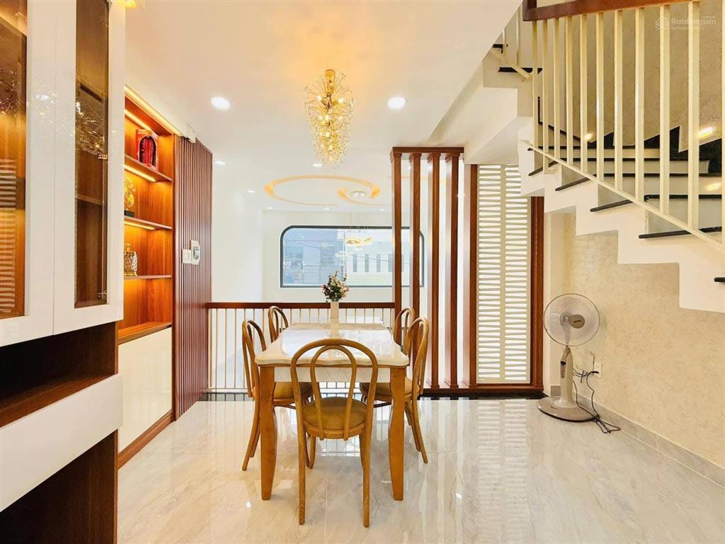 Giảm 1tr, cho thuê nhà full nội thất, 2 mặt tiền, 6 phòng, có phòng xông hơi, ngay siêu thị emart
