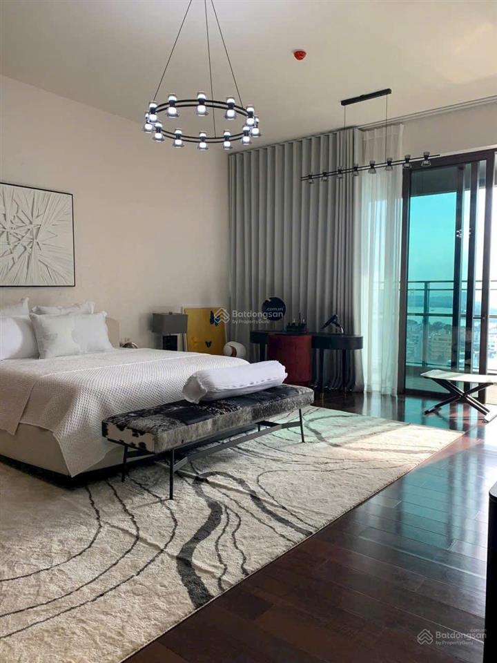 Cho thuê gấp 4pn define  thang máy  hồ bơi riêng  325m2 view sông đỉnh.  0909 806 ***