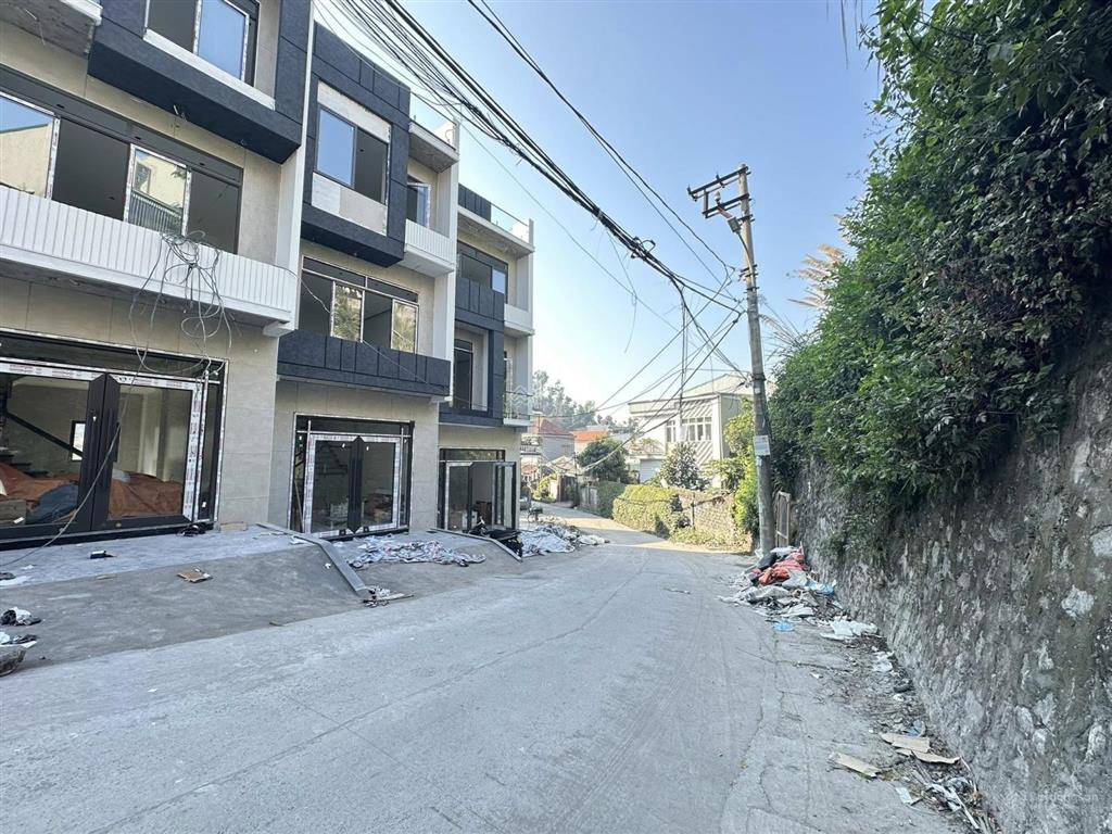 Bán nhà đẹp 3 tầng ô tô đỗ tận cửa  nằm ngay gần lideco giai đoạn 2  hà lầm