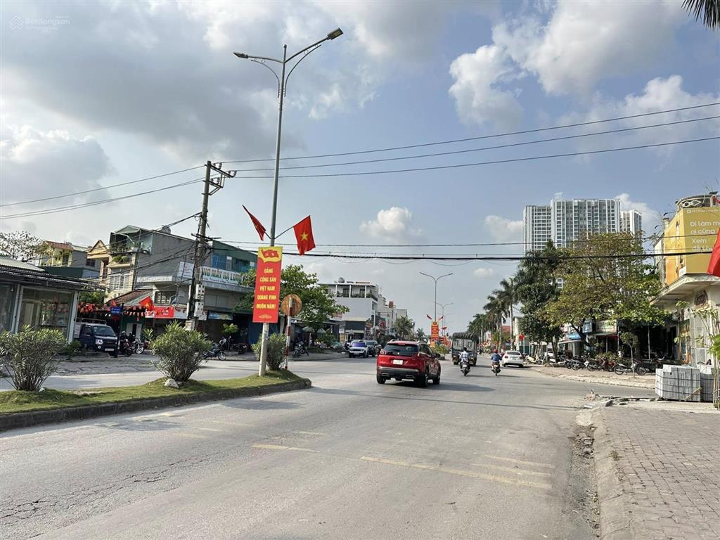 Bán đất mặt đường 31m trần thái tông  vị trí đẹp kinh doanh tốt gía rẻ chưa đến 4 tỉ