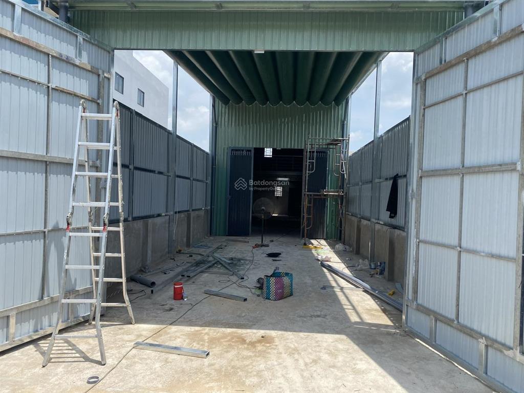 Nhà xưởng mới 5x40m, thêm gác lửng 50m2, cao 7m. phù hợp mọi ngành nghề, mặt tiền rạch gia