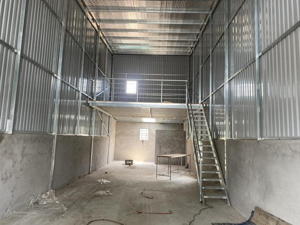 Nhà xưởng mới 5x40m, thêm gác lửng 50m2, cao 7m. phù hợp mọi ngành nghề, mặt tiền rạch gia