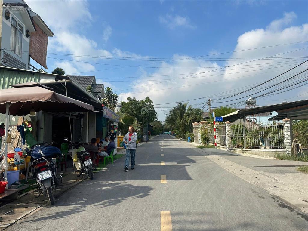 Đất mặt tiền đường 370 ngay bv củ chi dt 7,81*45 = 352m2 thổ cư 300m2. kín dân.  0973 610 ***