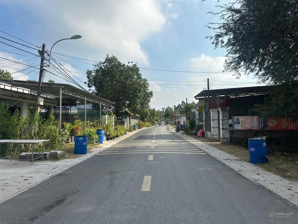 Đất mặt tiền đường 370 ngay bv củ chi dt 7,81*45 = 352m2 thổ cư 300m2. kín dân.  0973 610 ***