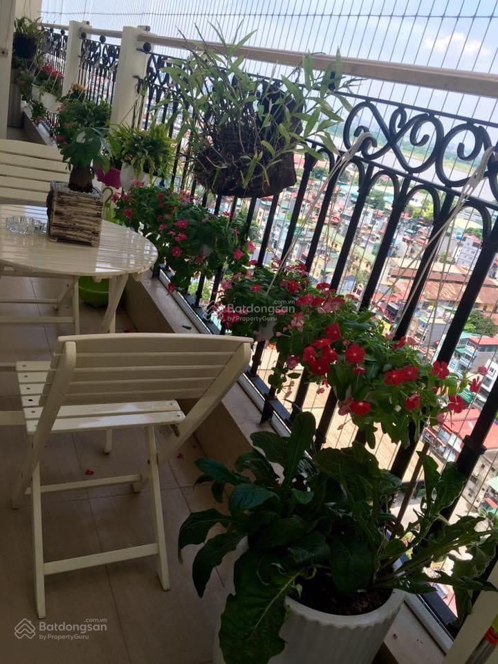 Tôi cần bán căn 140m đập thông hoa hậu view sông hồng siêu đẹp mới, tầng đẹp, rẻ hoà bình green