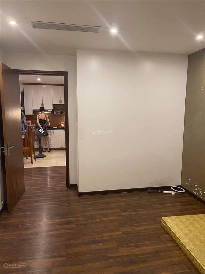 Sổ đỏ sẵn tôi cần bán 2pn 95m hoà bình green giá siêu siêu sốc chỉ 8,4 tỉ, nhà mới, view thoáng