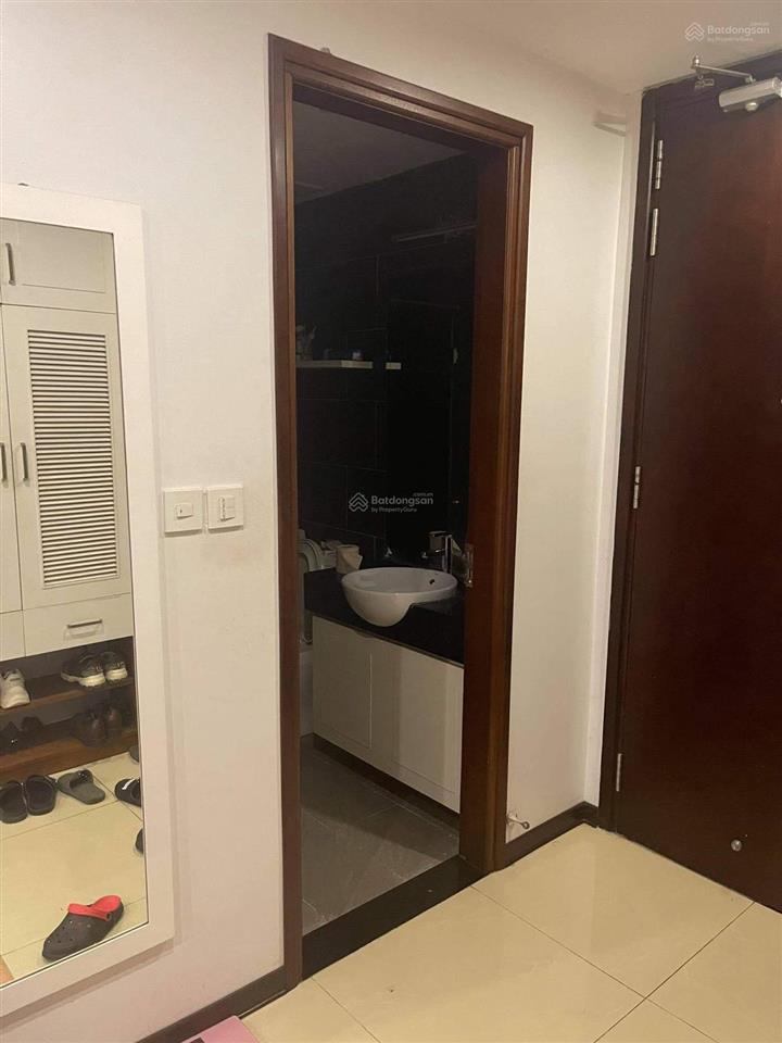 Sổ đỏ sẵn tôi cần bán 2pn 95m hoà bình green giá siêu siêu sốc chỉ 8,4 tỉ, nhà mới, view thoáng