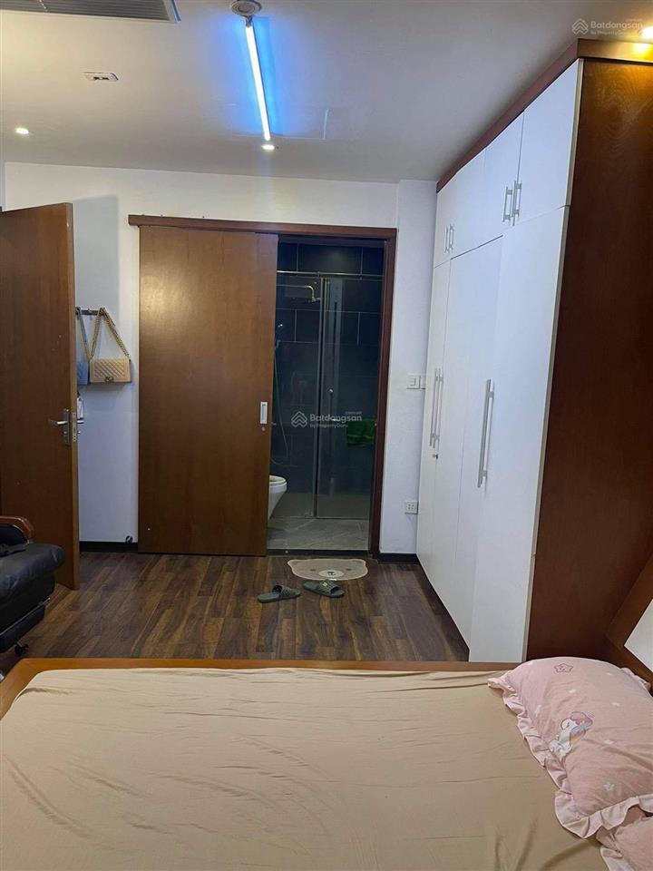 Sổ đỏ sẵn tôi cần bán 2pn 95m hoà bình green giá siêu siêu sốc chỉ 8,4 tỉ, nhà mới, view thoáng