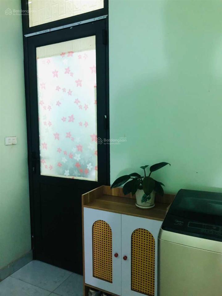 Cho thuê phòng ở ngõ 195 trần cung, diện tích 25m2, bếp và wc riêng, đầy đủ tiện nghi, ở độc lập