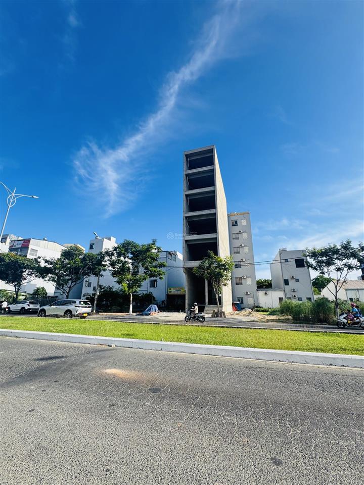 Chính chủ bán đất đường vương thừa vũ, sát biển, 90m2 giá tốt  0776 438 ***