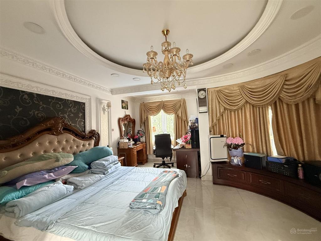 Cần bán nhà mặt tiền đường số, kdc hương lộ 5, phường an lạc, bình tân  có garage để xe riêng