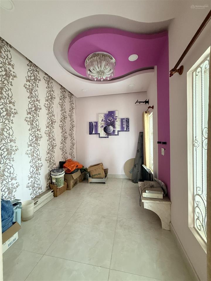 Cần bán nhà mặt tiền đường số, kdc hương lộ 5, phường an lạc, bình tân  có garage để xe riêng