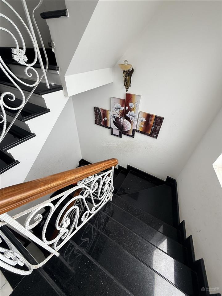 Cần bán nhà mặt tiền đường số, kdc hương lộ 5, phường an lạc, bình tân  có garage để xe riêng