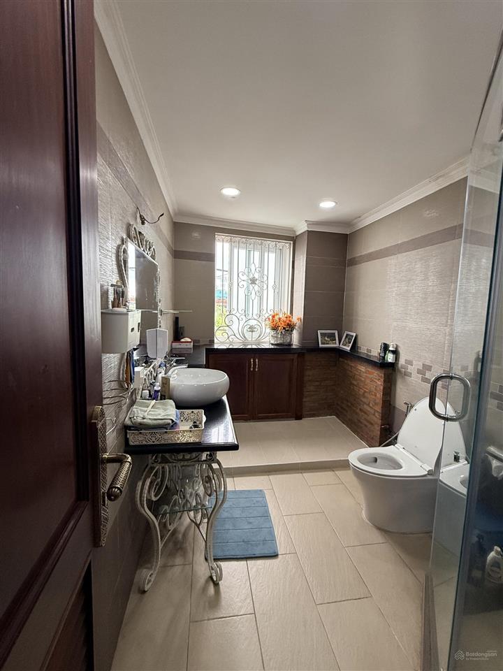 Cần bán nhà mặt tiền đường số, kdc hương lộ 5, phường an lạc, bình tân  có garage để xe riêng