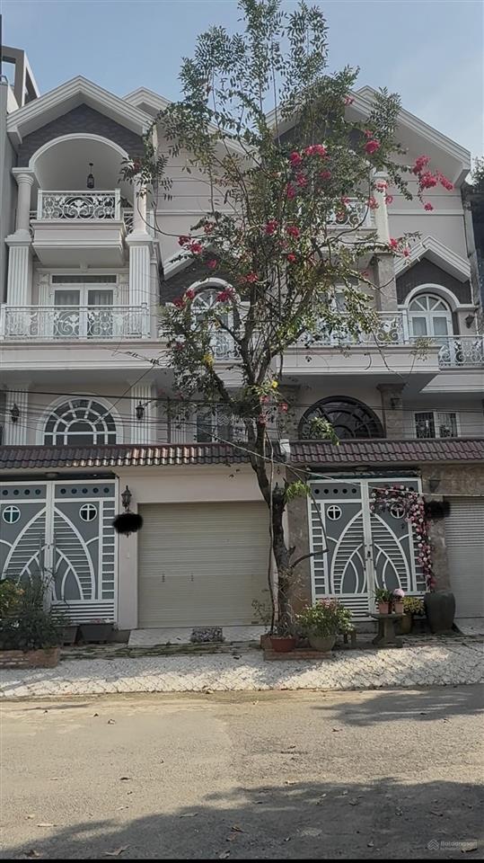 Cần bán nhà mặt tiền đường số, kdc hương lộ 5, phường an lạc, bình tân  có garage để xe riêng