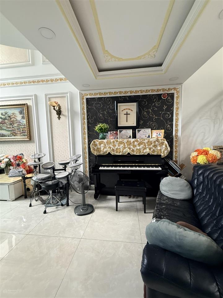 Cần bán nhà mặt tiền đường số, kdc hương lộ 5, phường an lạc, bình tân  có garage để xe riêng