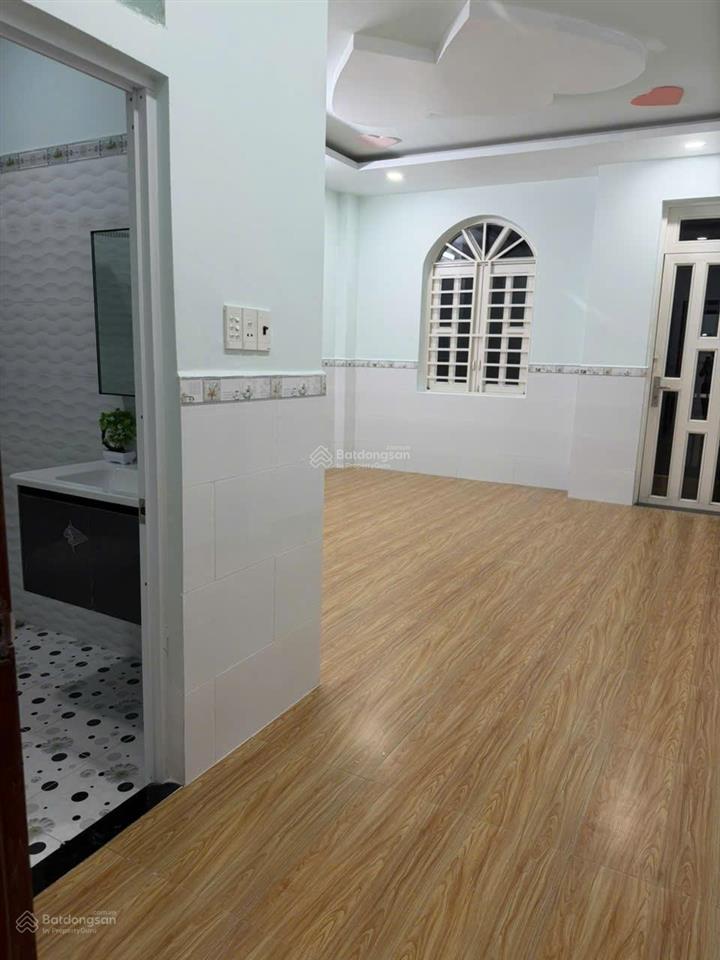 Cần bán nhà đường 379/tân hòa đông, phường bình trị đông, bình tân  đường 6,2m  xe vô tư