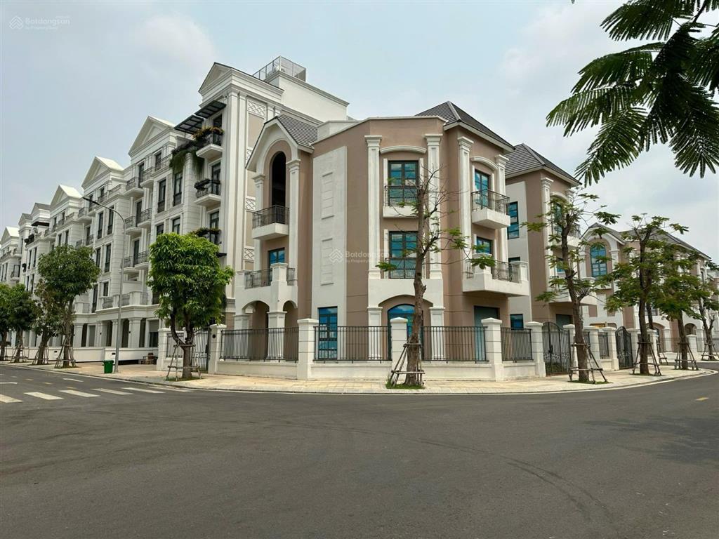 Chính chủ bán bt góc t11 vinhomes grand park quận 9  sẵn sổ  nhận nhà ngay.  0858 579 ***